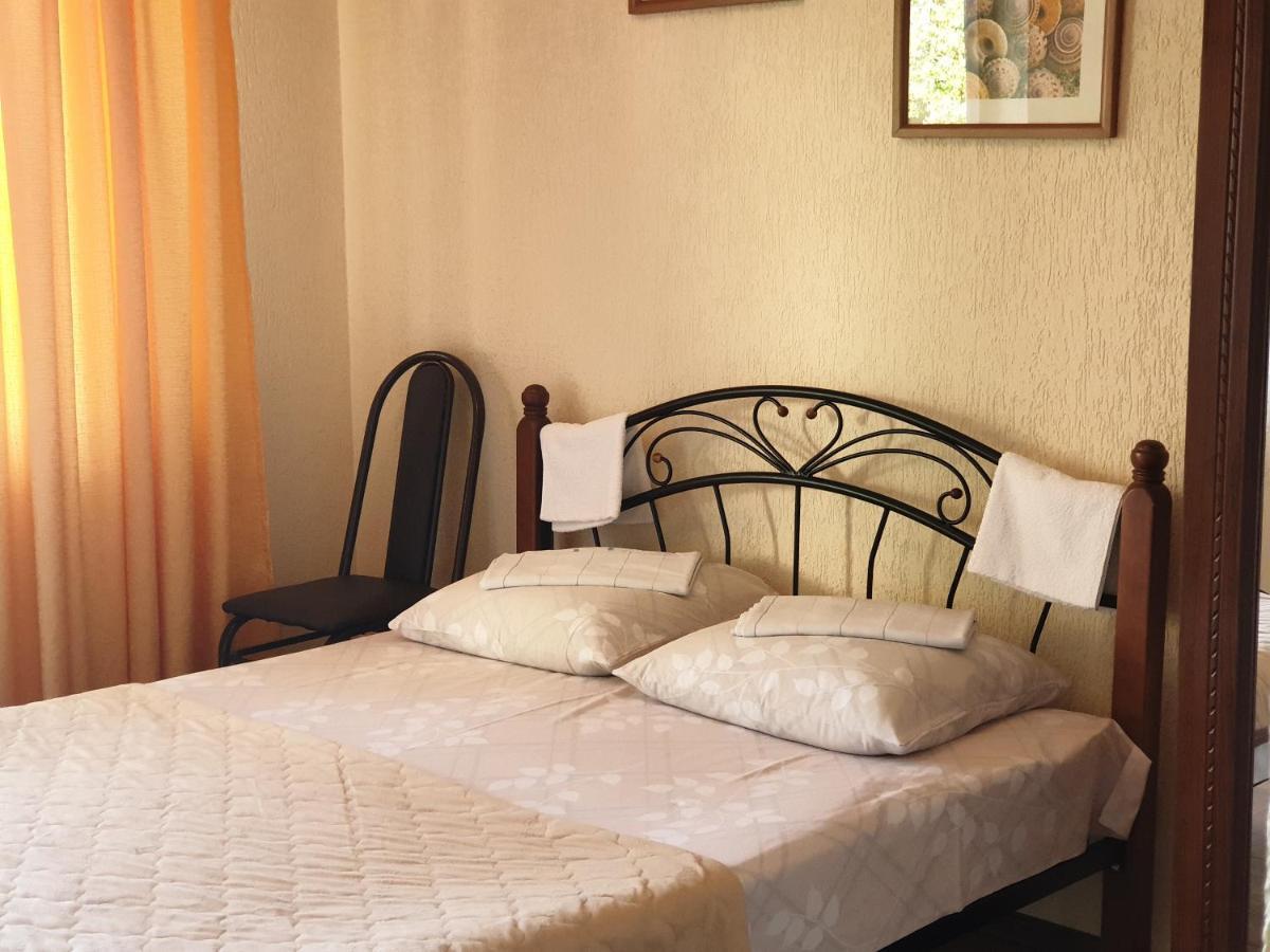 Guest House Lykhny Gagra Exterior photo